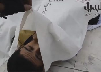 «Мертвые» палестинцы чешутся и улыбаются (видео)