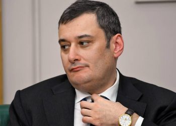 Педераст на педерасте и погоняет педерастом