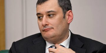 Педераст на педерасте и погоняет педерастом